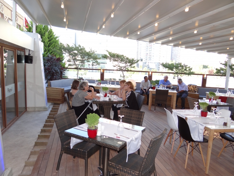 PAPEL RESTAURANT'TAN ÇOK MÜTEVAZİ AÇILIŞ